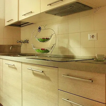 Directly On The Lake Paganini Flats In Διαμέρισμα *